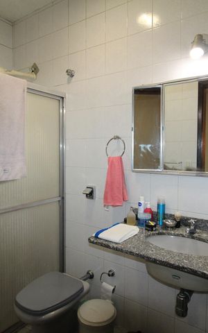 Casa à venda com 336m², 4 quartos e 3 vagasBanheiro 4