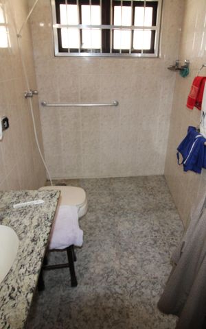 Casa à venda com 336m², 4 quartos e 3 vagasBanheiro 1