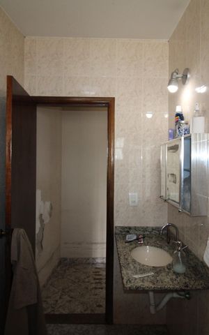 Casa à venda com 336m², 4 quartos e 3 vagasBanheiro 1