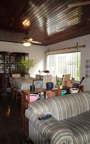 Casa à venda com 336m², 4 quartos e 3 vagasSala