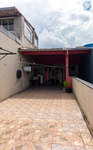 Casa à venda com 145m², 4 quartos e 2 vagas Casa à venda com 145m², 4 quartos e 2 vagasQuintal