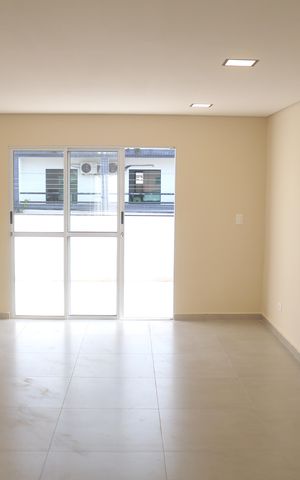 Casa para alugar com 220m², 4 quartos e 2 vagasSala