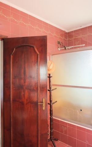 Casa à venda com 200m², 4 quartos e 2 vagasBanheiro da Suíte