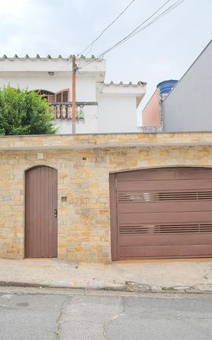Casa à venda com 200m², 4 quartos e 2 vagasFachada