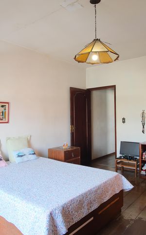 Casa à venda com 200m², 4 quartos e 2 vagasSuíte
