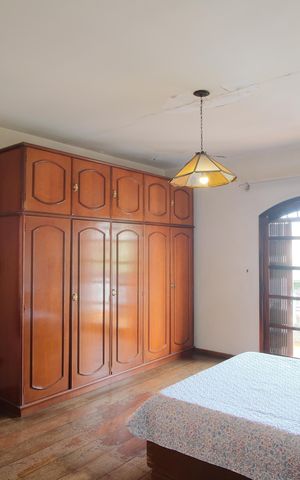 Casa à venda com 200m², 4 quartos e 2 vagasSuíte