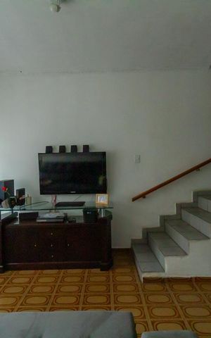 Casa à venda com 236m², 3 quartos e 3 vagas Casa à venda com 236m², 3 quartos e 3 vagasSala Casa 2