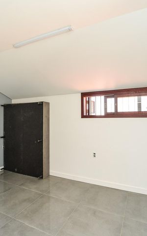 Casa à venda com 200m², 5 quartos e 4 vagas Casa à venda com 200m², 5 quartos e 4 vagasQuarto 3