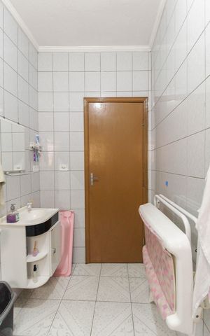 Casa à venda com 160m², 2 quartos e 1 vaga Casa à venda com 160m², 2 quartos e 1 vagaBanheiro