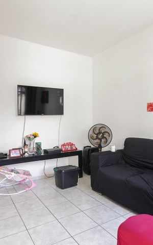 Casa à venda com 160m², 2 quartos e 1 vaga Casa à venda com 160m², 2 quartos e 1 vagaSala