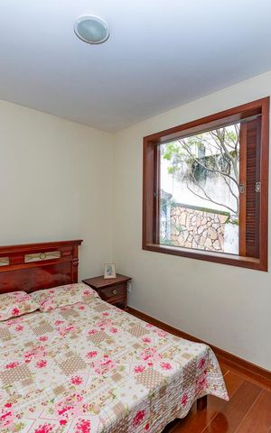 Casa à venda com 282m², 4 quartos e 3 vagas Casa à venda com 282m², 4 quartos e 3 vagasQuarto 3