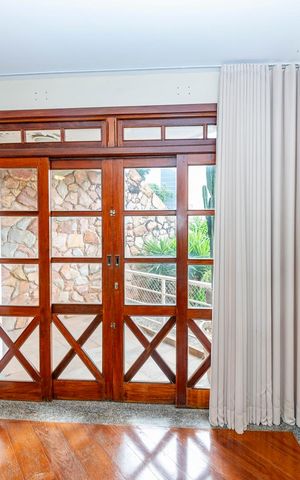 Casa à venda com 282m², 4 quartos e 3 vagas Casa à venda com 282m², 4 quartos e 3 vagasVaranda da Sala 1