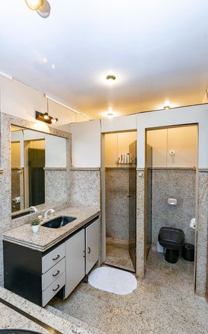 Casa à venda com 282m², 4 quartos e 3 vagas Casa à venda com 282m², 4 quartos e 3 vagasBanheiro da Suíte