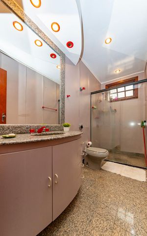 Casa à venda com 282m², 4 quartos e 3 vagasBanheiro Social