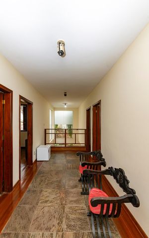 Casa à venda com 282m², 4 quartos e 3 vagasCorredor