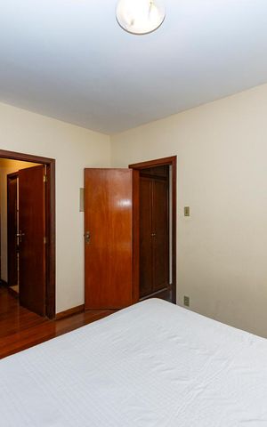 Casa à venda com 282m², 4 quartos e 3 vagas Casa à venda com 282m², 4 quartos e 3 vagasSuíte