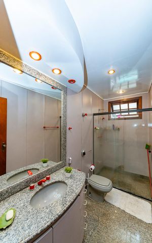 Casa à venda com 282m², 4 quartos e 3 vagasBanheiro Social