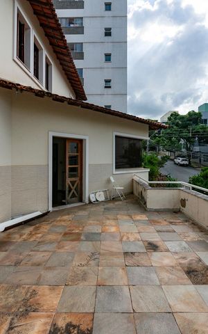 Casa à venda com 282m², 4 quartos e 3 vagasVaranda