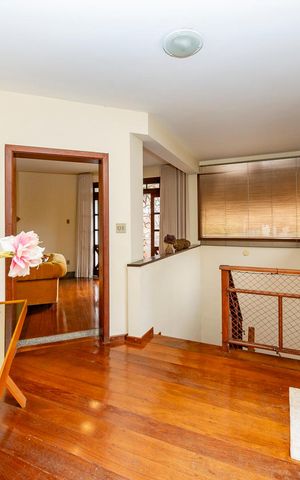 Casa à venda com 282m², 4 quartos e 3 vagas Casa à venda com 282m², 4 quartos e 3 vagasAntessala