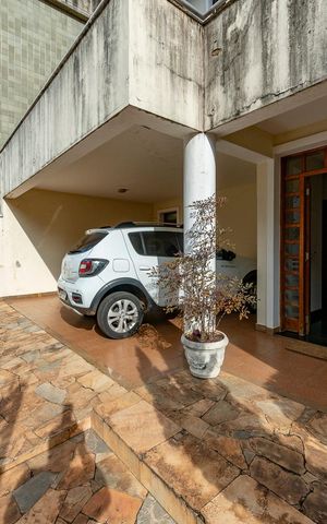 Casa à venda com 282m², 4 quartos e 3 vagas Casa à venda com 282m², 4 quartos e 3 vagasGaragem