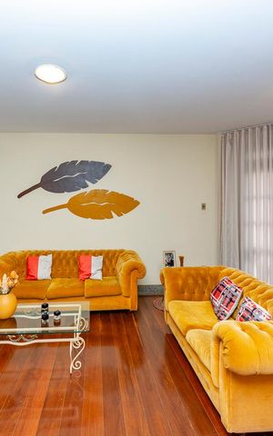 Casa à venda com 282m², 4 quartos e 3 vagas Casa à venda com 282m², 4 quartos e 3 vagasSala 1