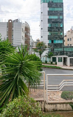 Casa à venda com 282m², 4 quartos e 3 vagas Casa à venda com 282m², 4 quartos e 3 vagasVaranda da Sala 1
