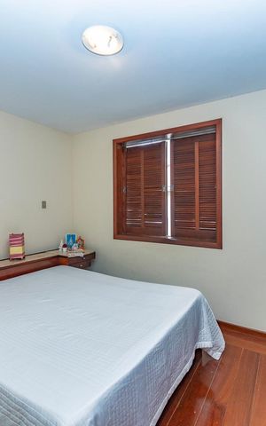 Casa à venda com 282m², 4 quartos e 3 vagas Casa à venda com 282m², 4 quartos e 3 vagasSuíte