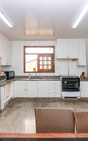 Casa à venda com 282m², 4 quartos e 3 vagas Casa à venda com 282m², 4 quartos e 3 vagasCozinha