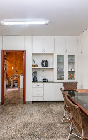 Casa à venda com 282m², 4 quartos e 3 vagas Casa à venda com 282m², 4 quartos e 3 vagasCozinha