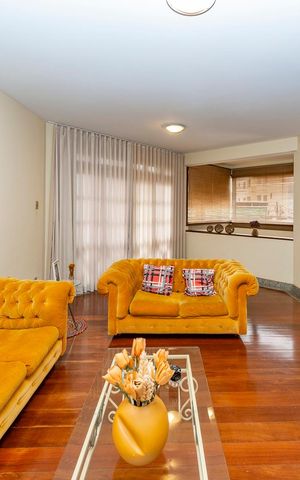 Casa à venda com 282m², 4 quartos e 3 vagasSala 1
