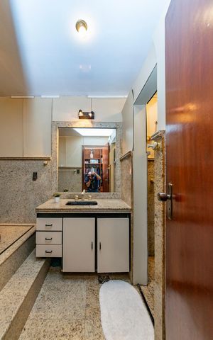 Casa à venda com 282m², 4 quartos e 3 vagasBanheiro da Suíte
