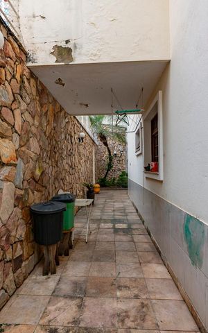 Casa à venda com 282m², 4 quartos e 3 vagas Casa à venda com 282m², 4 quartos e 3 vagasQuintal
