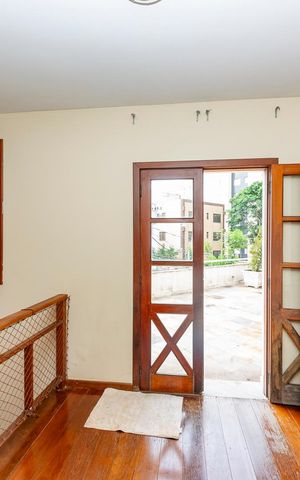 Casa à venda com 282m², 4 quartos e 3 vagasAntessala