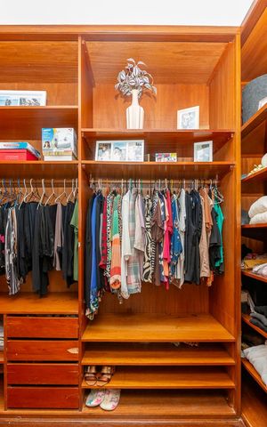 Casa à venda com 282m², 4 quartos e 3 vagasCloset da suíte