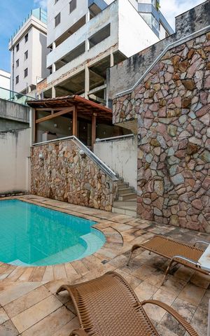 Casa à venda com 282m², 4 quartos e 3 vagasPiscina