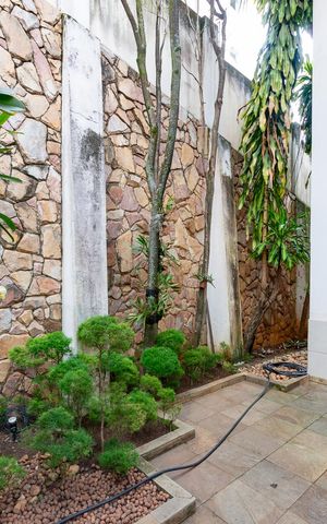 Casa à venda com 282m², 4 quartos e 3 vagas Casa à venda com 282m², 4 quartos e 3 vagasJardim