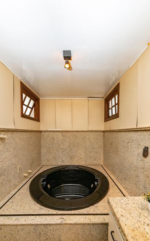 Casa à venda com 282m², 4 quartos e 3 vagasBanheiro da Suíte