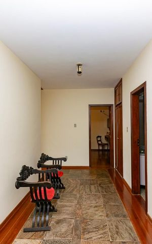 Casa à venda com 282m², 4 quartos e 3 vagasCorredor