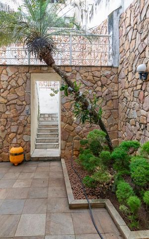 Casa à venda com 282m², 4 quartos e 3 vagas Casa à venda com 282m², 4 quartos e 3 vagasJardim