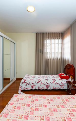 Casa à venda com 282m², 4 quartos e 3 vagas Casa à venda com 282m², 4 quartos e 3 vagasQuarto 2