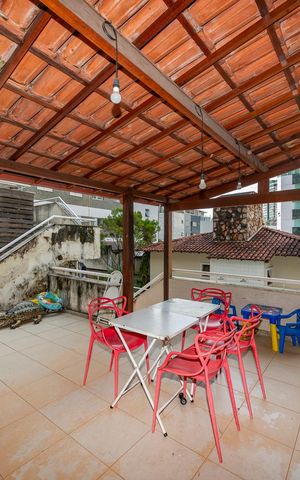Casa à venda com 282m², 4 quartos e 3 vagas Casa à venda com 282m², 4 quartos e 3 vagasVaranda gourmet