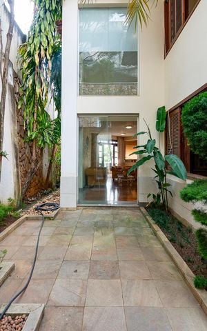 Casa à venda com 282m², 4 quartos e 3 vagas Casa à venda com 282m², 4 quartos e 3 vagasJardim