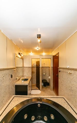 Casa à venda com 282m², 4 quartos e 3 vagas Casa à venda com 282m², 4 quartos e 3 vagasBanheiro da Suíte