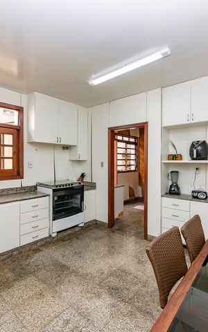Casa à venda com 282m², 4 quartos e 3 vagasCozinha