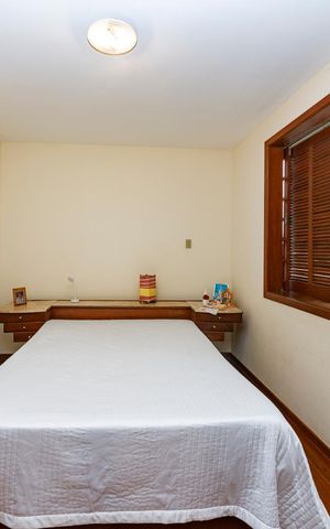 Casa à venda com 282m², 4 quartos e 3 vagasSuíte