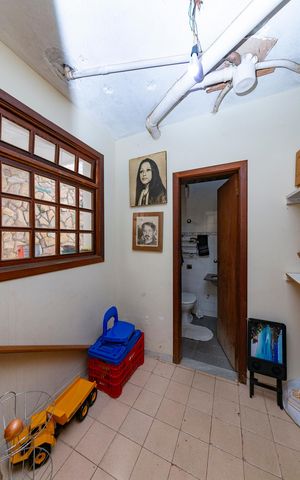 Casa à venda com 282m², 4 quartos e 3 vagas Casa à venda com 282m², 4 quartos e 3 vagasÁrea de Serviço
