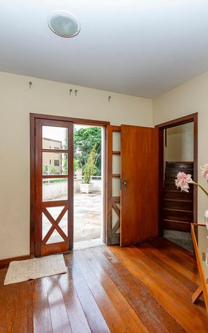Casa à venda com 282m², 4 quartos e 3 vagasAntessala