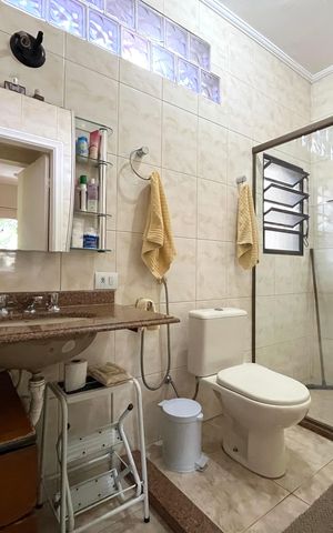 Casa à venda com 143m², 2 quartos e 1 vaga Casa à venda com 143m², 2 quartos e 1 vagaBanheiro da Suíte