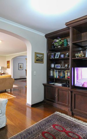 Apartamento para alugar com 237m², 5 quartos e 2 vagas Apartamento para alugar com 237m², 5 quartos e 2 vagasSala de TV