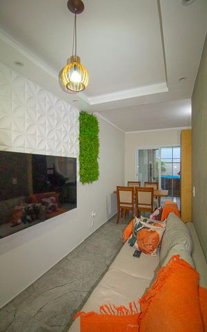 Casa à venda com 80m², 2 quartos e 2 vagas Casa à venda com 80m², 2 quartos e 2 vagasSala